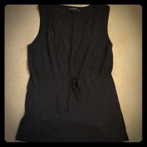 Women’s knitted sleeveless top